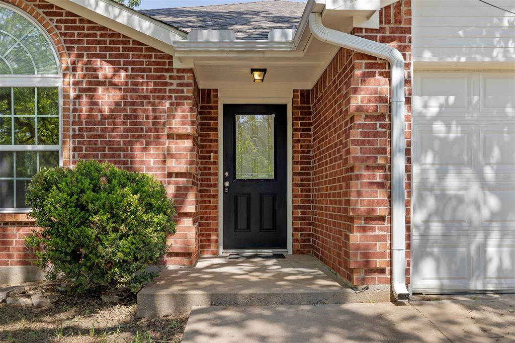688 Rolling Oaks Drive, Giddings, Texas image 2