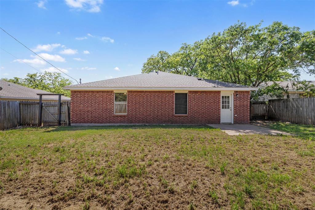 688 Rolling Oaks Drive, Giddings, Texas image 9