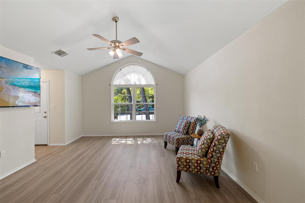688 Rolling Oaks Drive, Giddings, Texas image 11