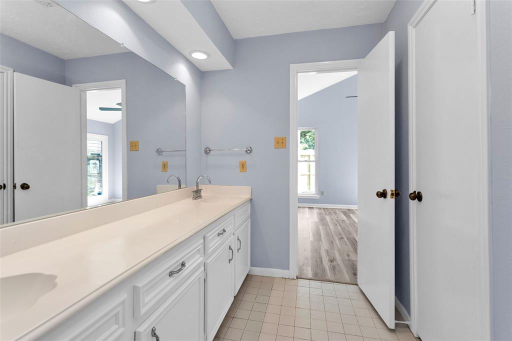12015 Champion Forest Drive, Houston, Texas image 32
