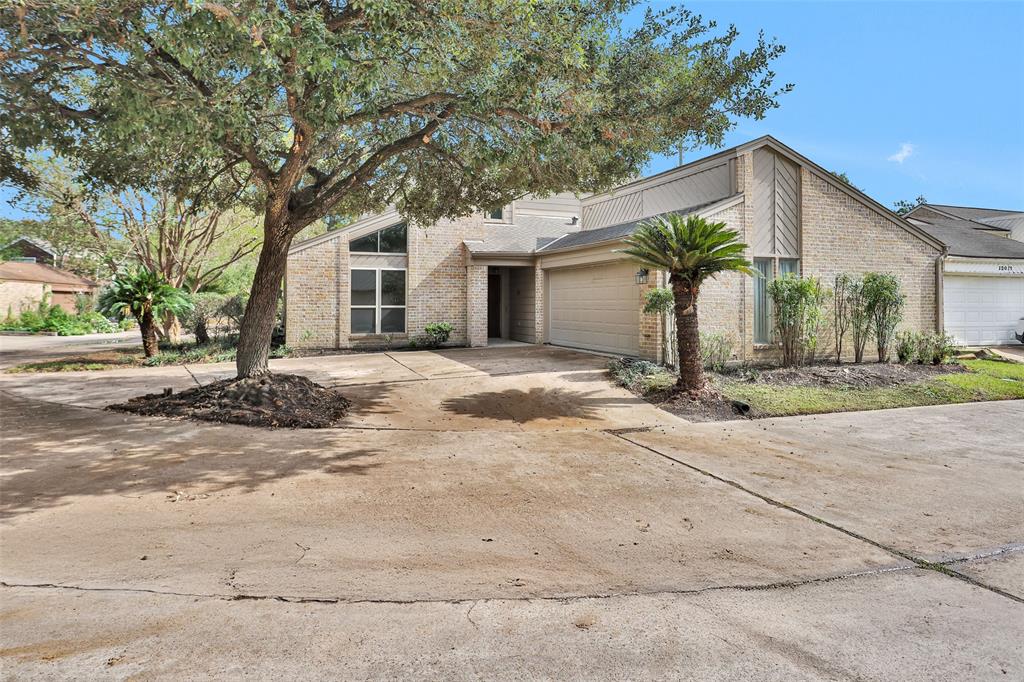 12015 Champion Forest Drive, Houston, Texas image 2