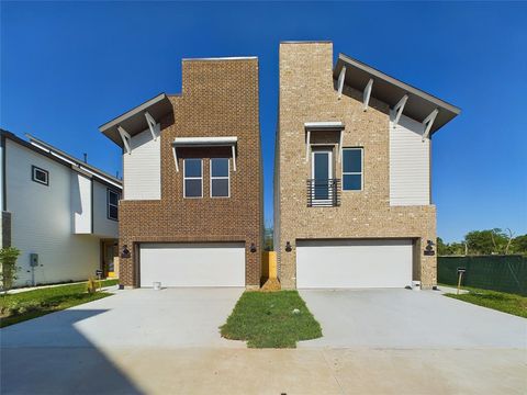 Single Family Residence in Houston TX 5815 Francis Oak Place.jpg