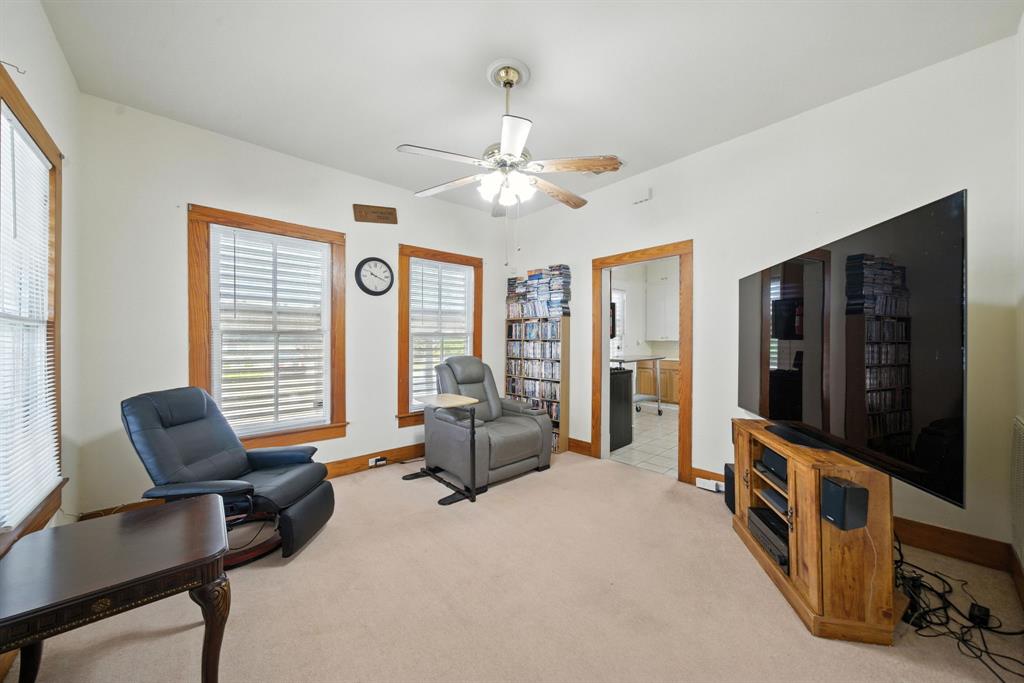 4728 Avenue Q 1/2