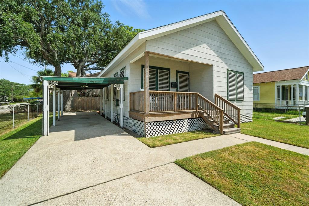4728 Avenue Q 1/2
