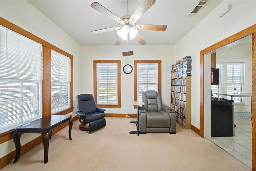 4728 Avenue Q 1/2