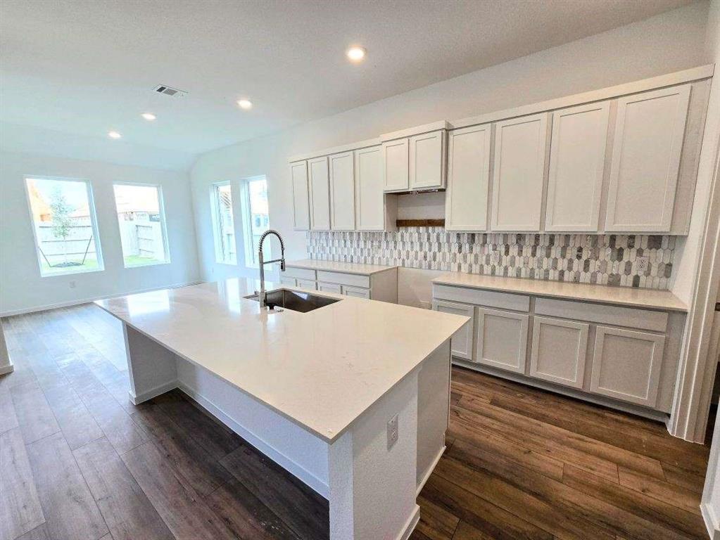 2103 Toyhill Falls Lane, League City, Texas image 3