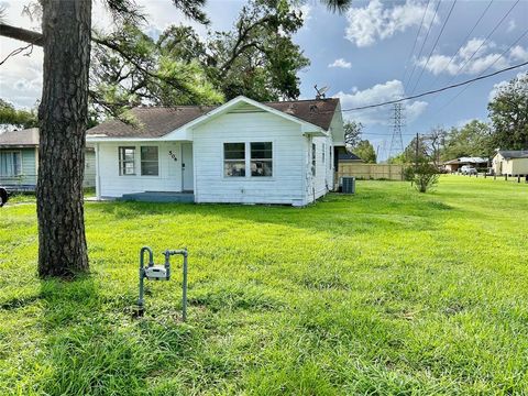 A home in Clute