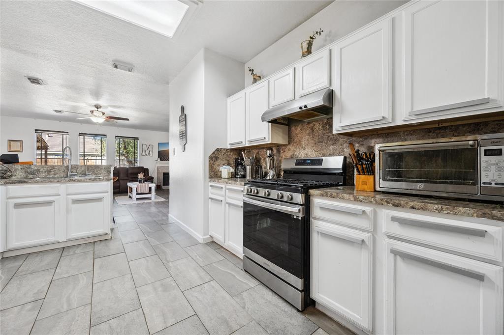 12127 Landsdown Ridge Way, Humble, Texas image 9