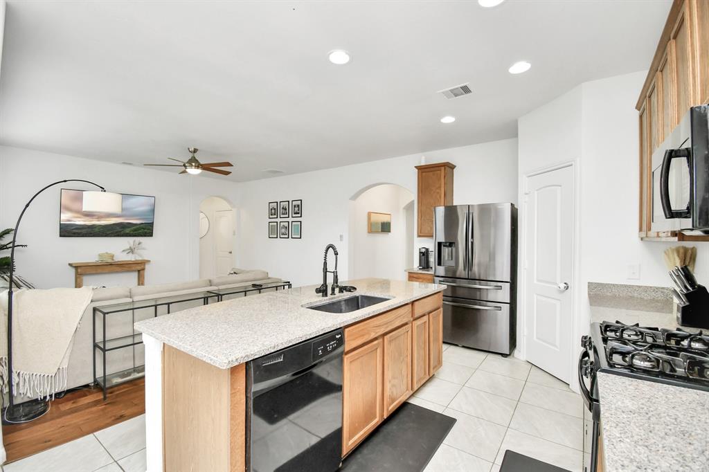 2410 Village Stone Court, Katy, Texas image 17