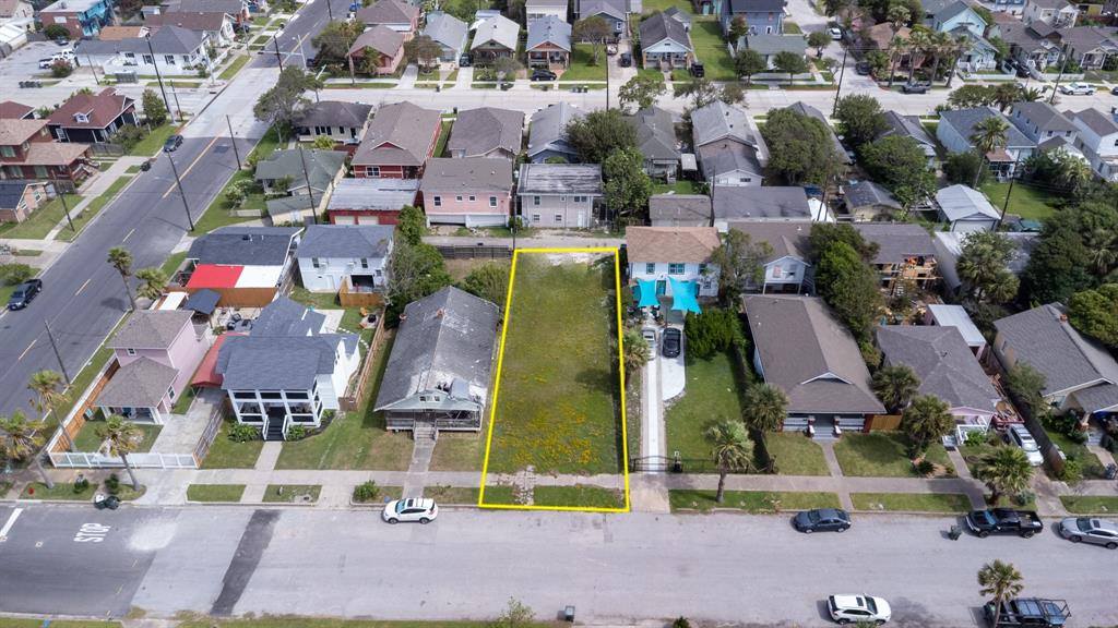 3616 Avenue S 1/2, Galveston, Texas image 1