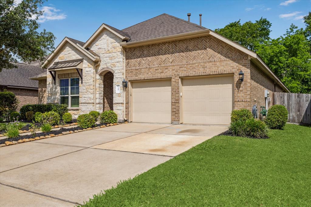 39 Amaifi Drive, Missouri City, Texas image 3