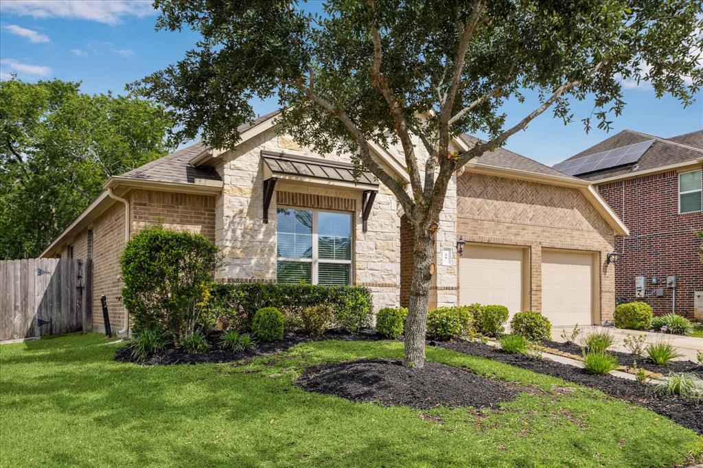 39 Amaifi Drive, Missouri City, Texas image 2