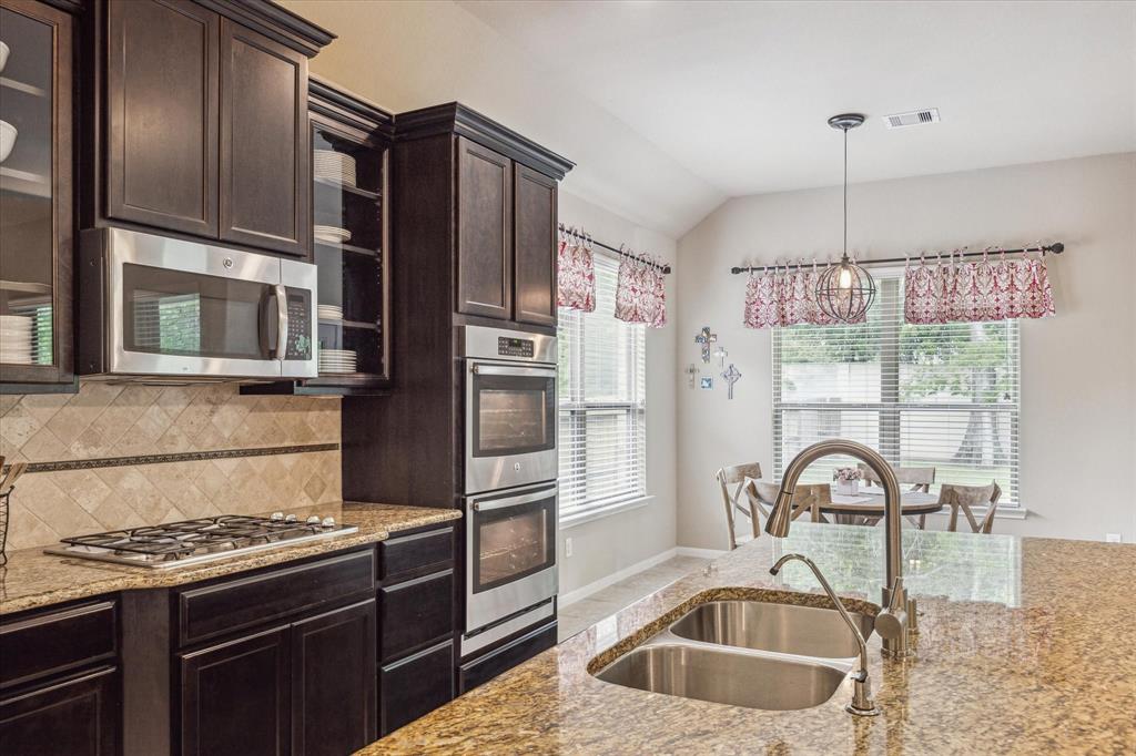 39 Amaifi Drive, Missouri City, Texas image 21