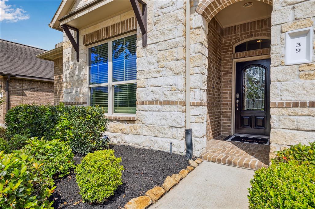 39 Amaifi Drive, Missouri City, Texas image 4