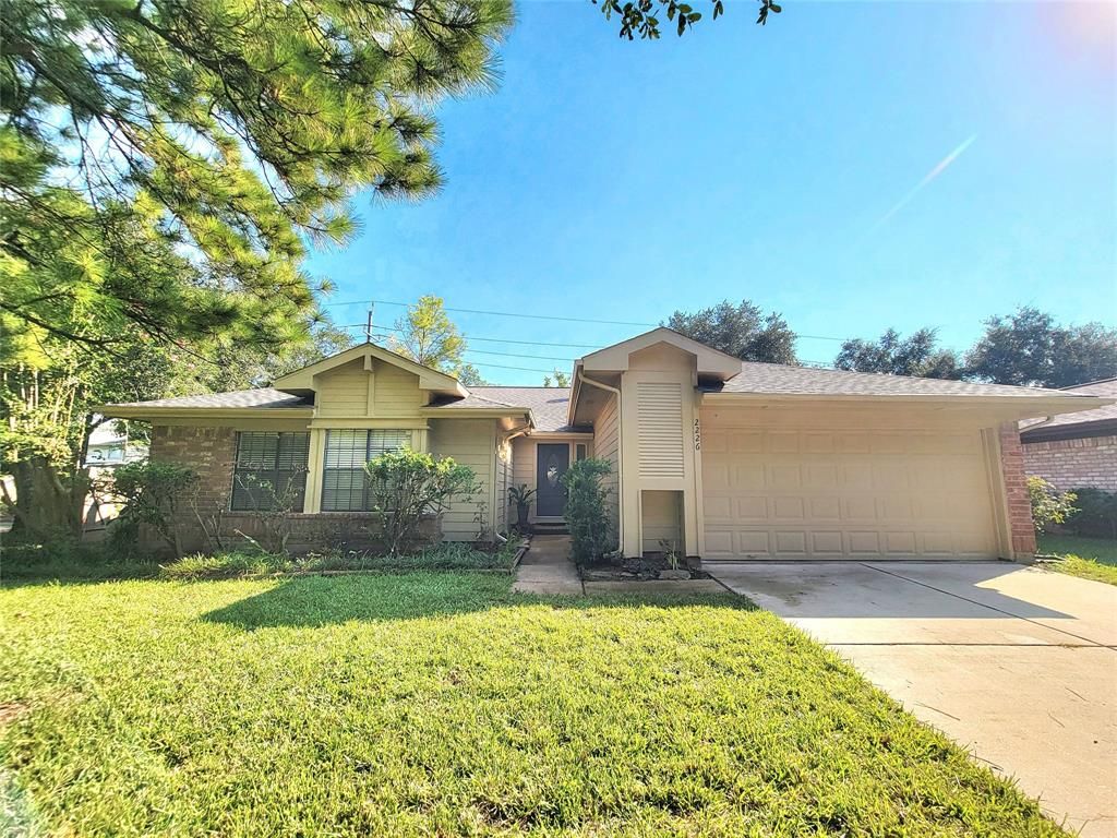 Photo of 2226 Streamcrest Lane, Sugar Land, TX 77479 (MLS # 20712611)