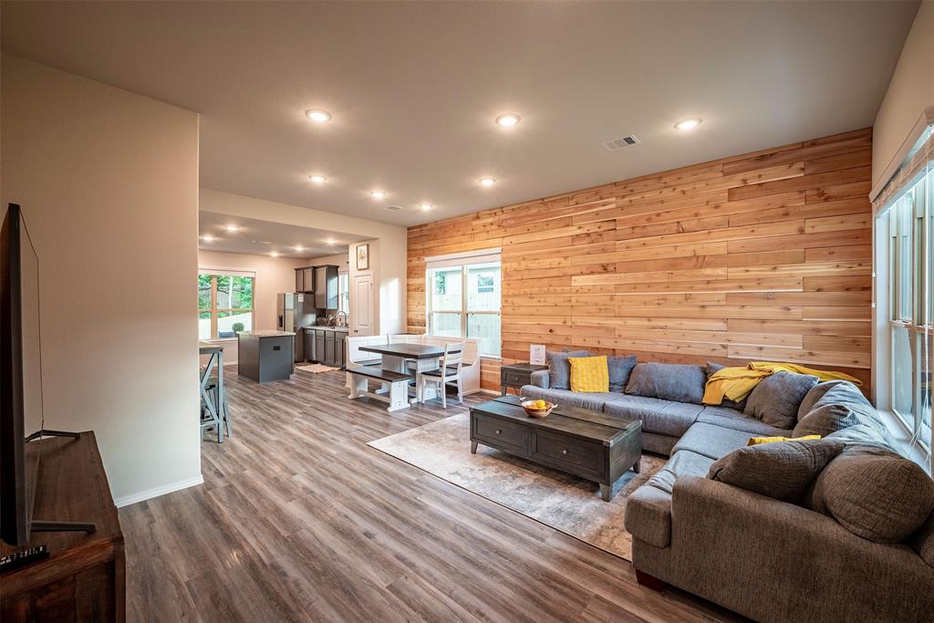 907 Crystal River Road