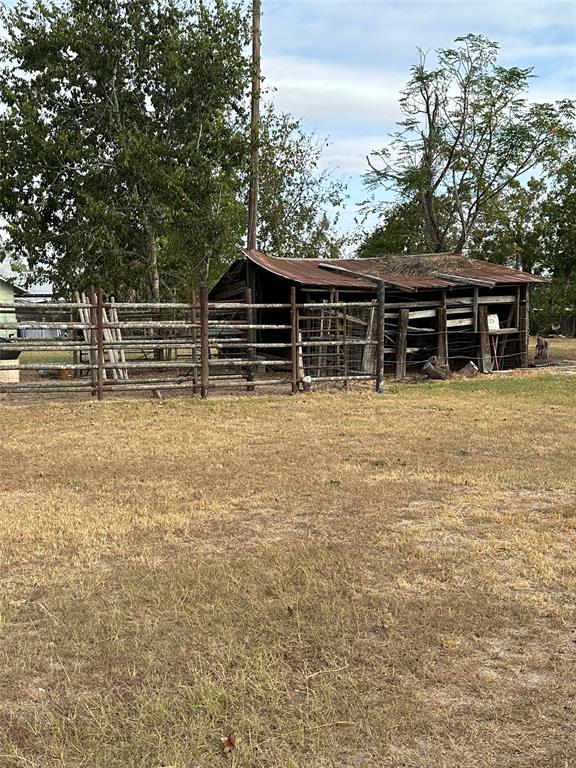 1132 Seydler Street, Gonzales, Texas image 3