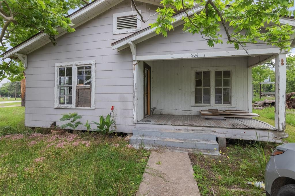 604 E Pine Street, Daisetta, Texas image 3