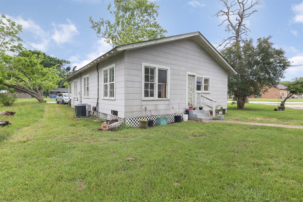 604 E Pine Street, Daisetta, Texas image 4