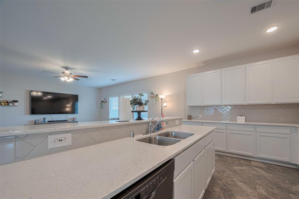 2446 Palisade Crest Drive, Rosharon, Texas image 12