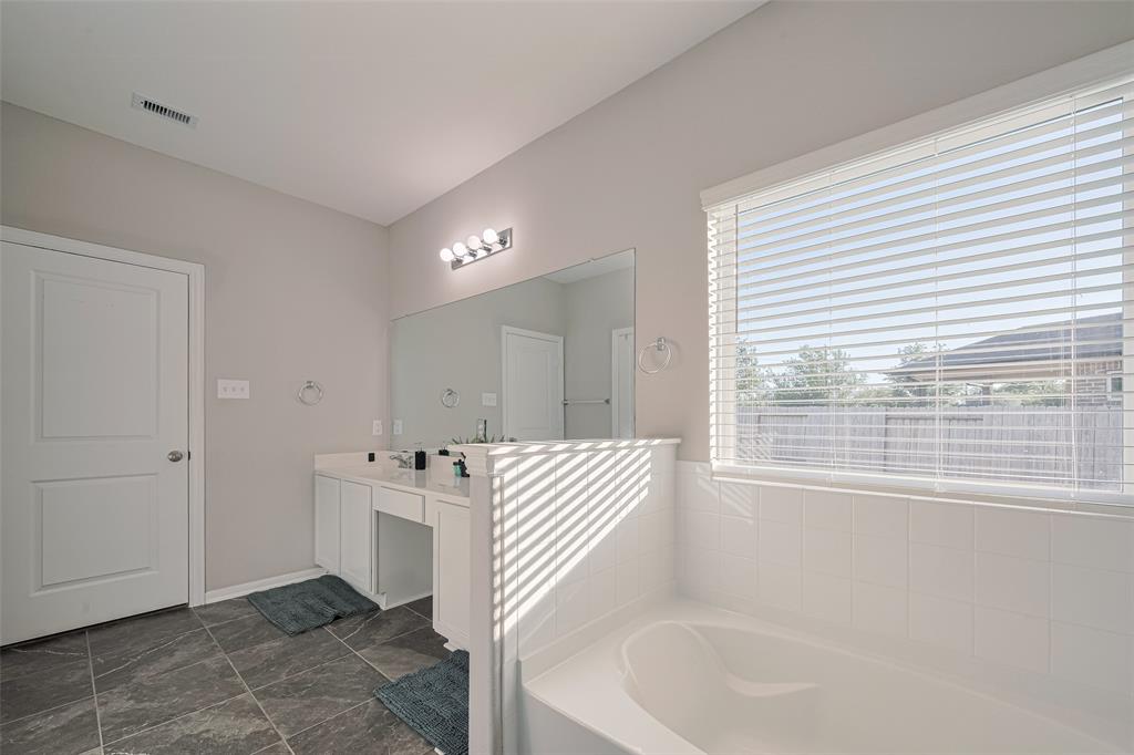 2446 Palisade Crest Drive, Rosharon, Texas image 31