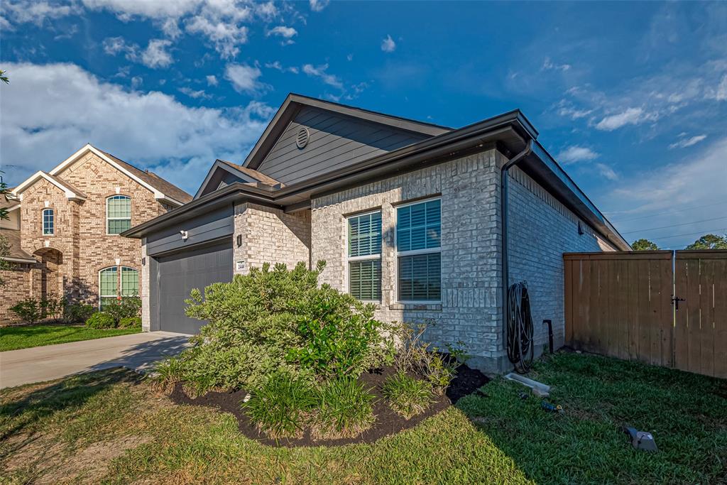 2446 Palisade Crest Drive, Rosharon, Texas image 5
