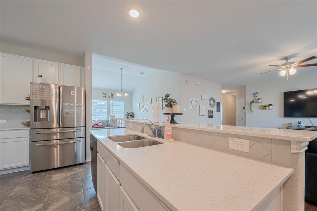 2446 Palisade Crest Drive, Rosharon, Texas image 16