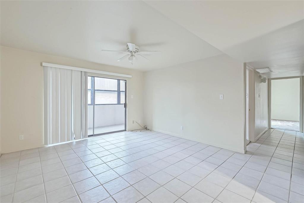 3045 Walnut Bend Lane #27, Houston, Texas image 6