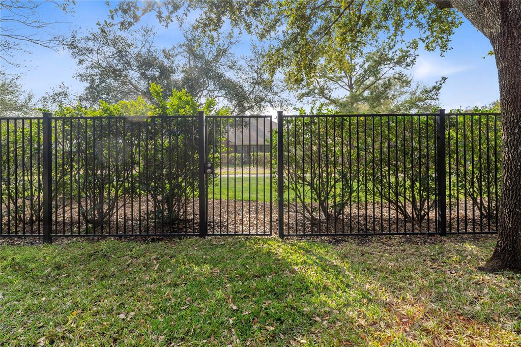 12203 E Laura Shore Court, Cypress, Texas image 43