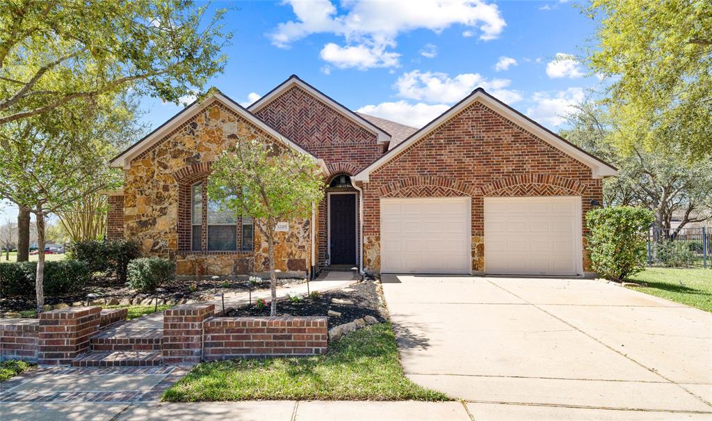 12203 E Laura Shore Court, Cypress, Texas image 2