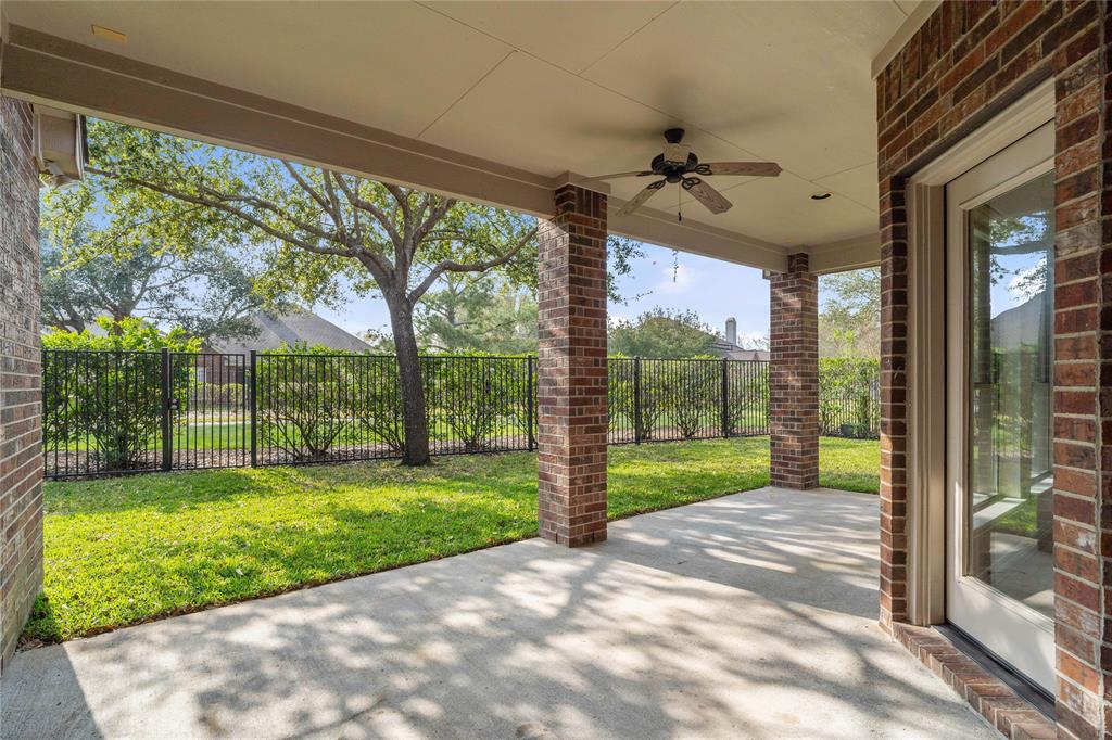 12203 E Laura Shore Court, Cypress, Texas image 37