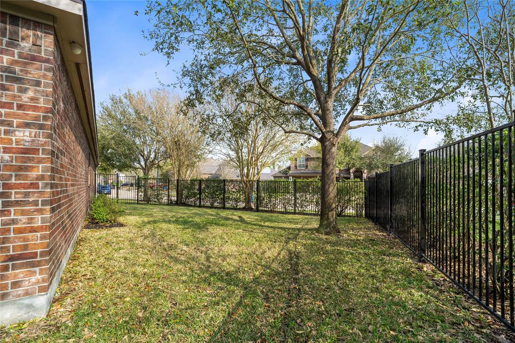 12203 E Laura Shore Court, Cypress, Texas image 42