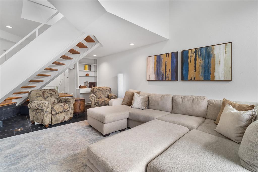 18305 Sandy Cove