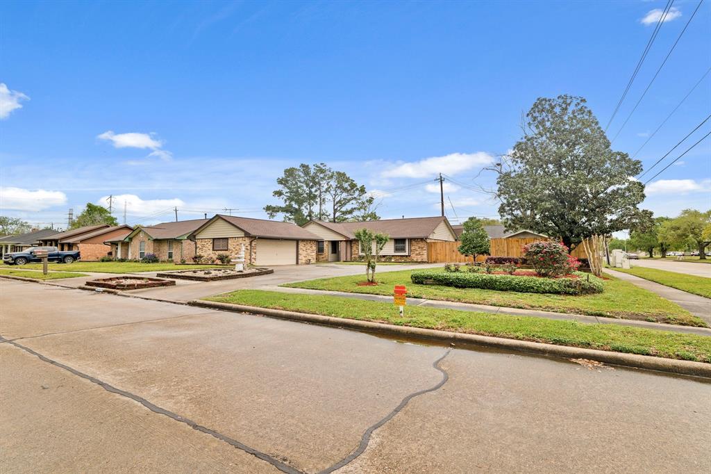 2325 E Shannon Street, Deer Park, Texas image 5