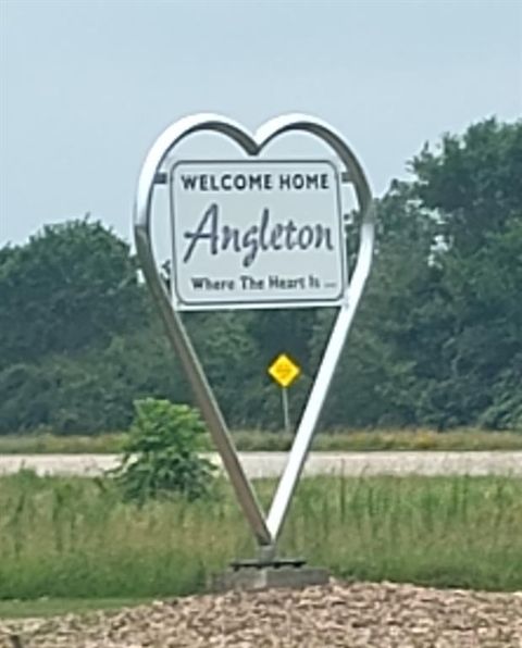 A home in Angleton