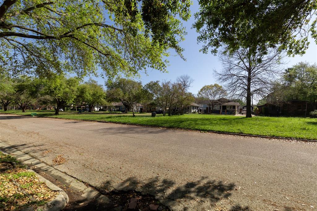 4605 Norhill Boulevard, Houston, Texas image 2
