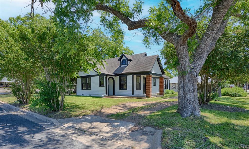 107 N Main Street, Schulenburg, Texas image 2