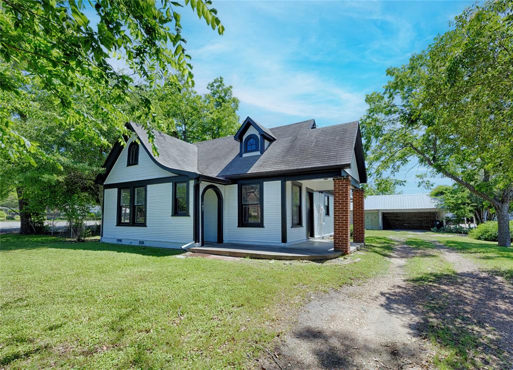 107 N Main Street, Schulenburg, Texas image 1