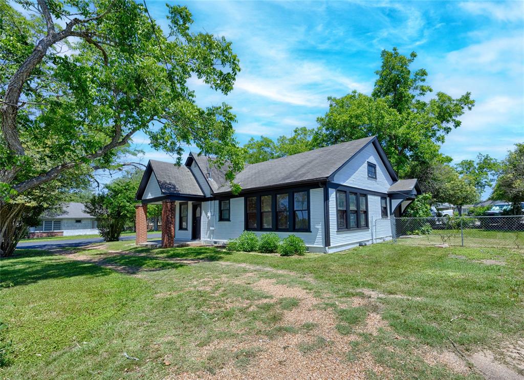 107 N Main Street, Schulenburg, Texas image 3