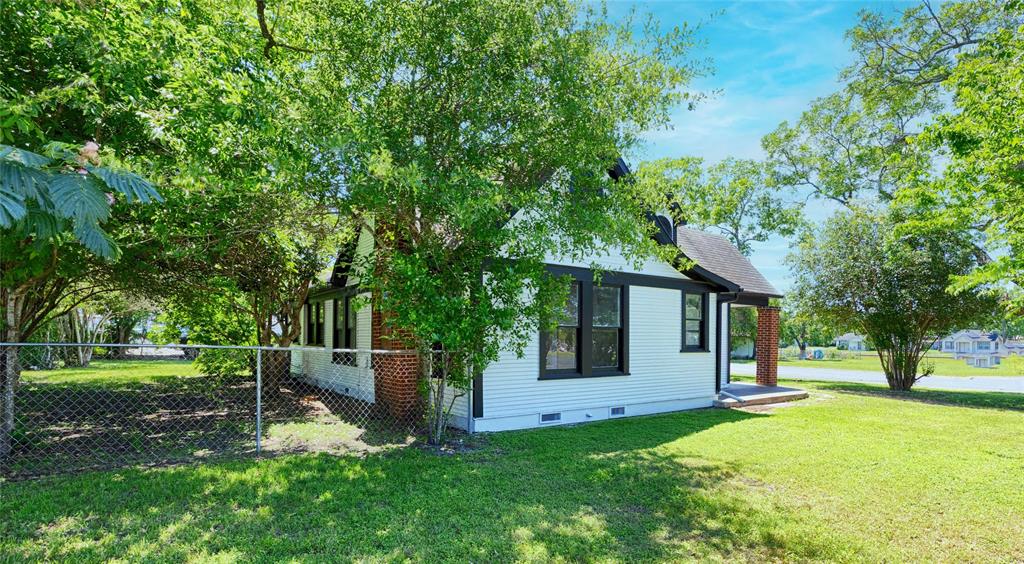 107 N Main Street, Schulenburg, Texas image 28