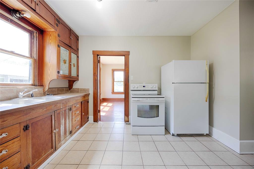 107 N Main Street, Schulenburg, Texas image 15