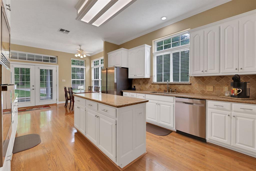 69 Lake Oaks Circle, Coldspring, Texas image 18
