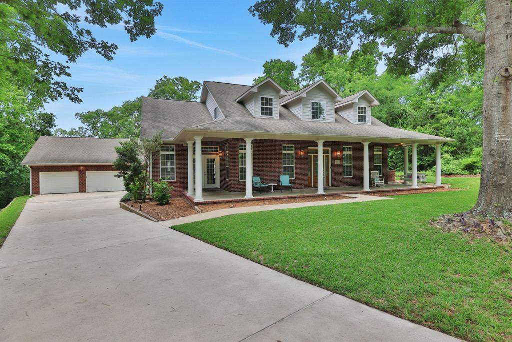 69 Lake Oaks Circle, Coldspring, Texas image 2