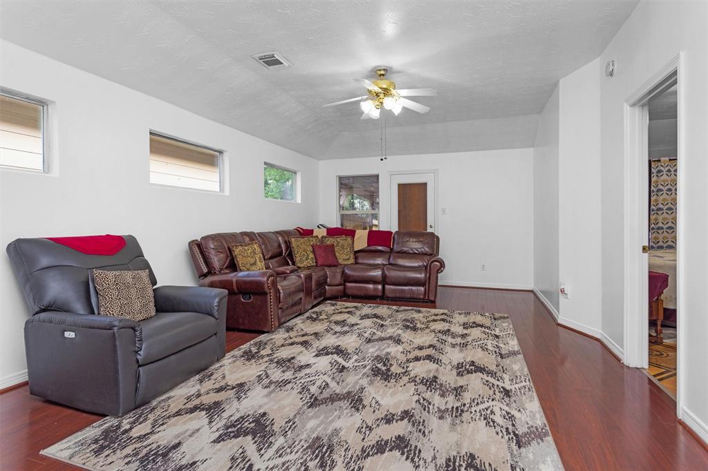 5019 Deerpath Drive, Conroe, Texas image 17