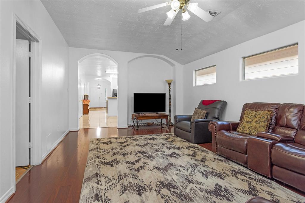 5019 Deerpath Drive, Conroe, Texas image 18