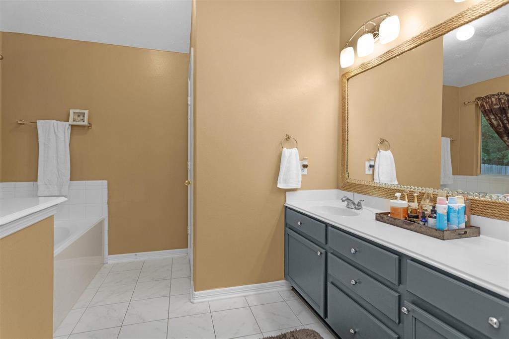 5019 Deerpath Drive, Conroe, Texas image 23