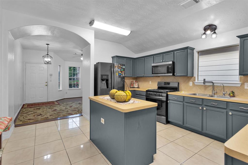 5019 Deerpath Drive, Conroe, Texas image 12