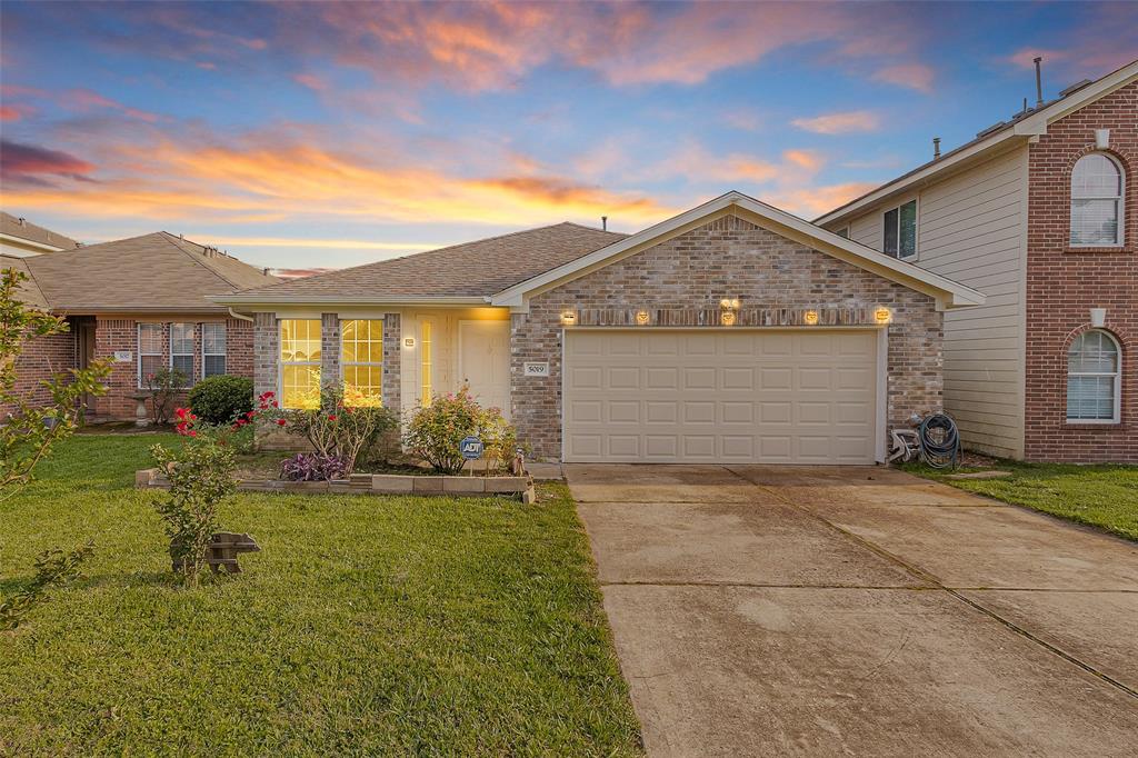 5019 Deerpath Drive, Conroe, Texas image 1
