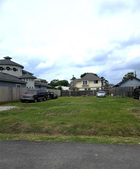 Photo of 9226 Clarkcrest Street, Houston, TX 77063 (MLS # 85606295)