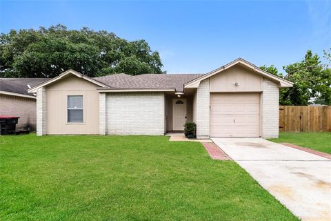 Single Family Residence in Houston TX 12803 Lacey Crest Drive.jpg
